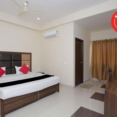 Capital O 37423 Golden Leaf Hotel Dehradun Esterno foto