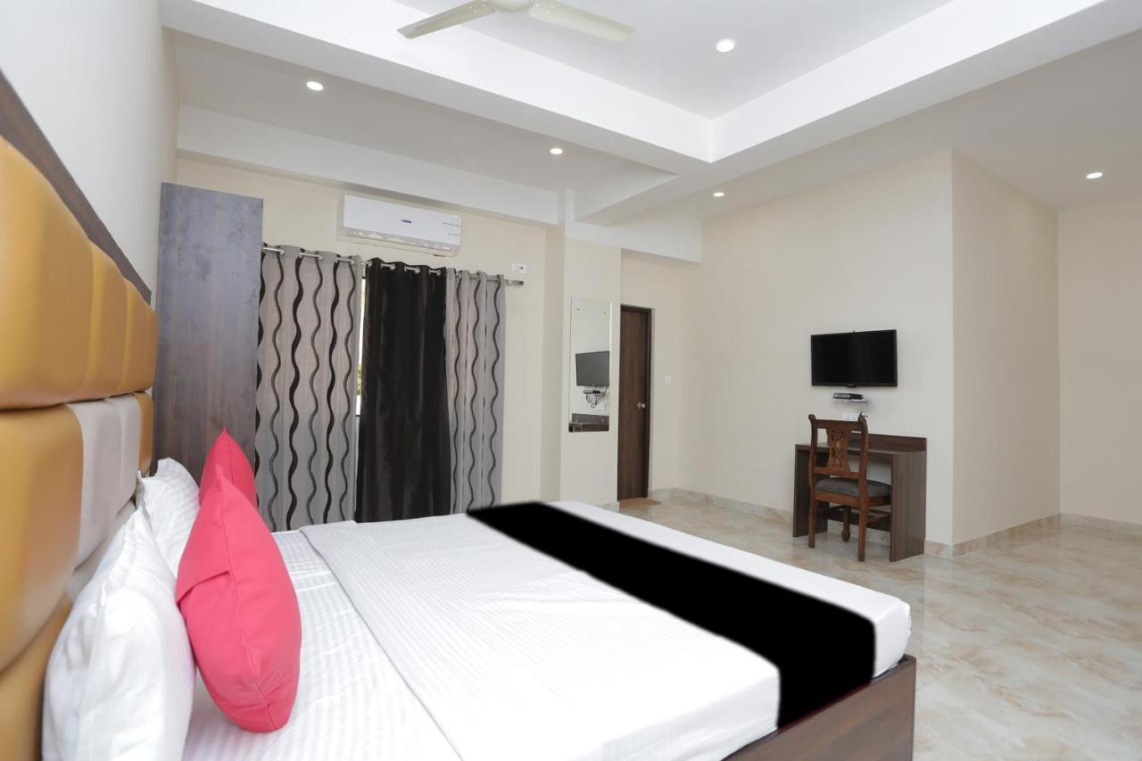 Capital O 37423 Golden Leaf Hotel Dehradun Esterno foto