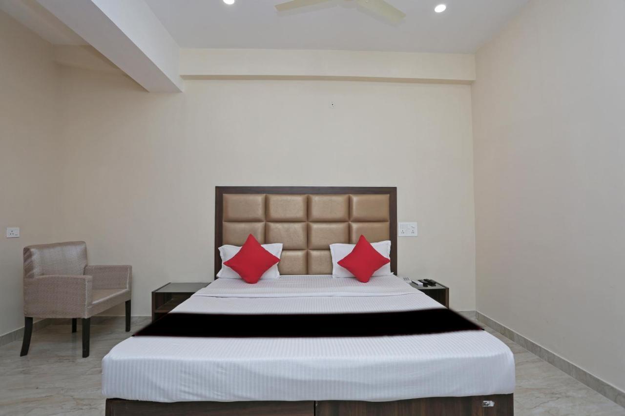 Capital O 37423 Golden Leaf Hotel Dehradun Esterno foto