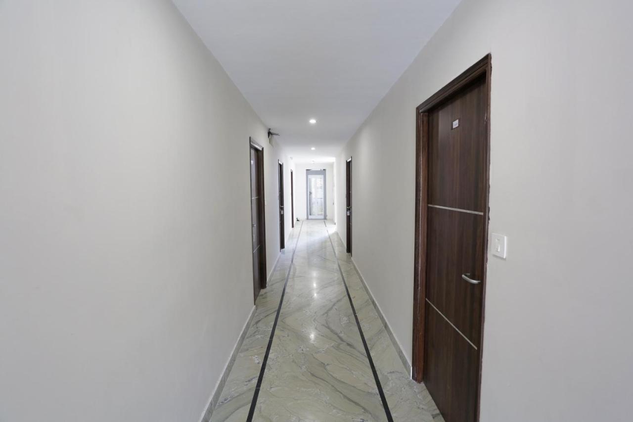 Capital O 37423 Golden Leaf Hotel Dehradun Esterno foto