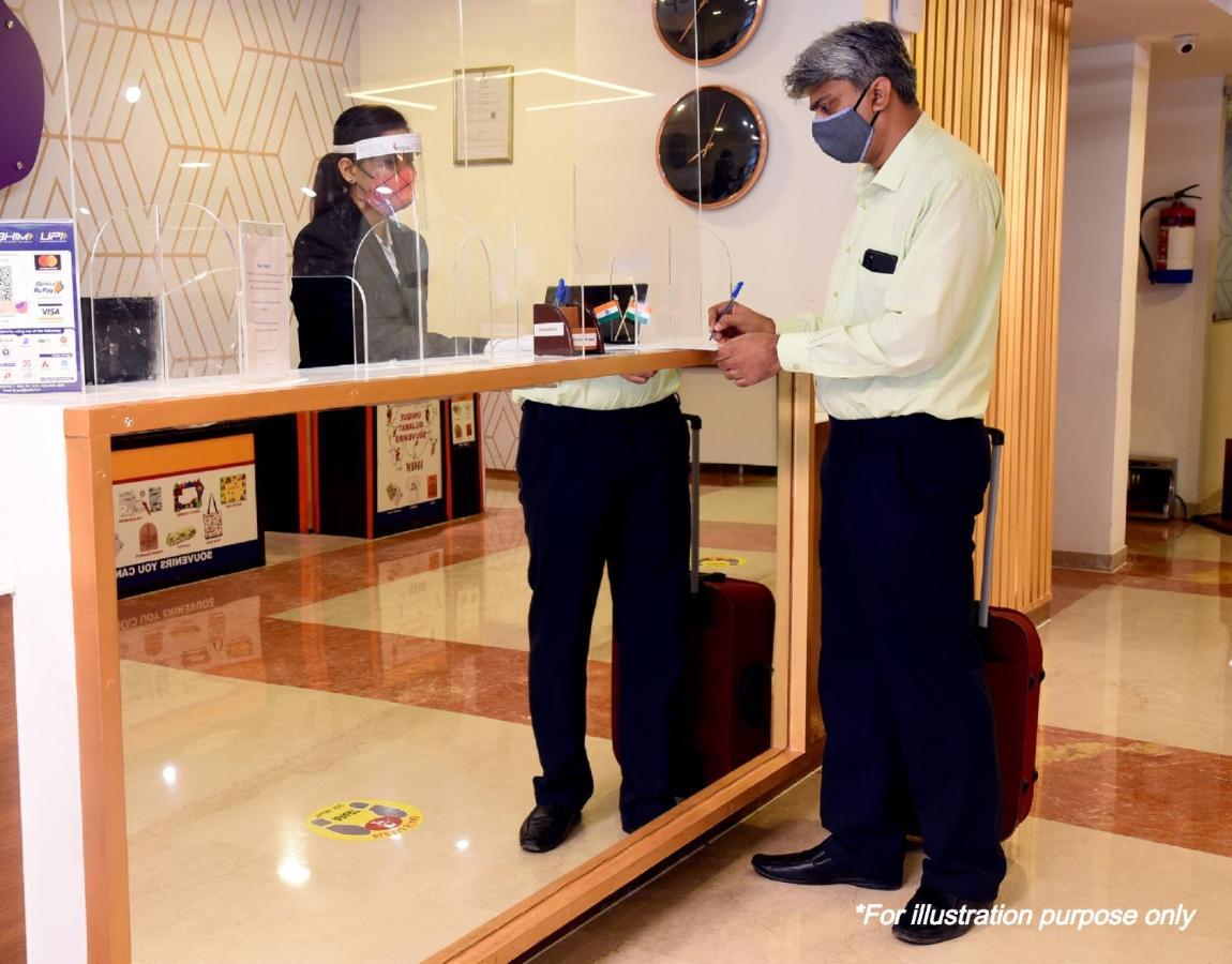 Capital O 37423 Golden Leaf Hotel Dehradun Esterno foto