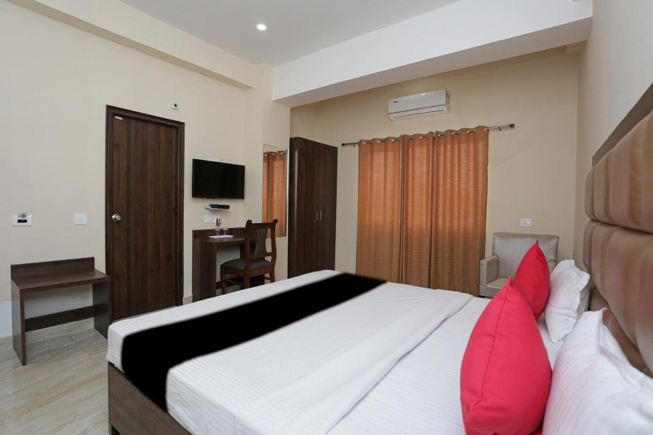 Capital O 37423 Golden Leaf Hotel Dehradun Esterno foto