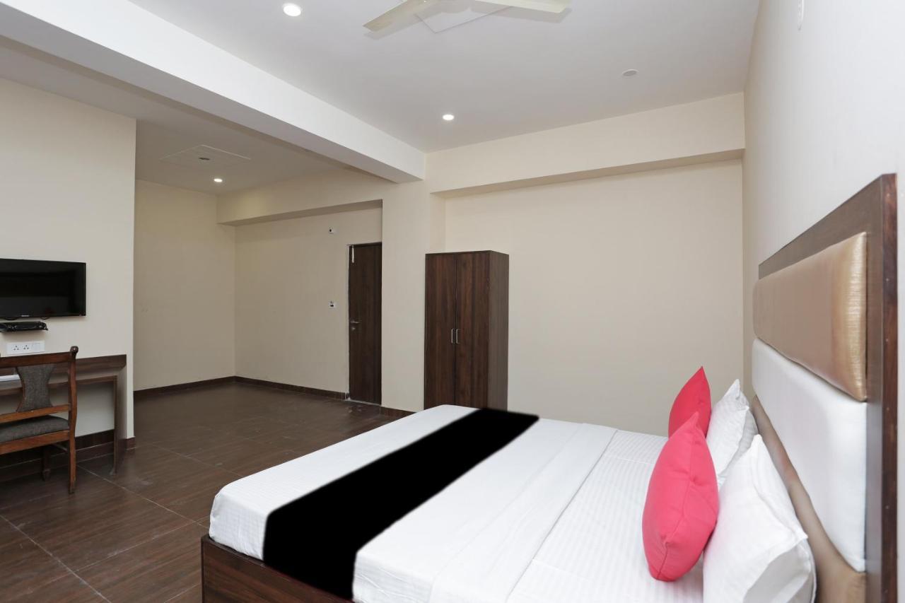 Capital O 37423 Golden Leaf Hotel Dehradun Esterno foto