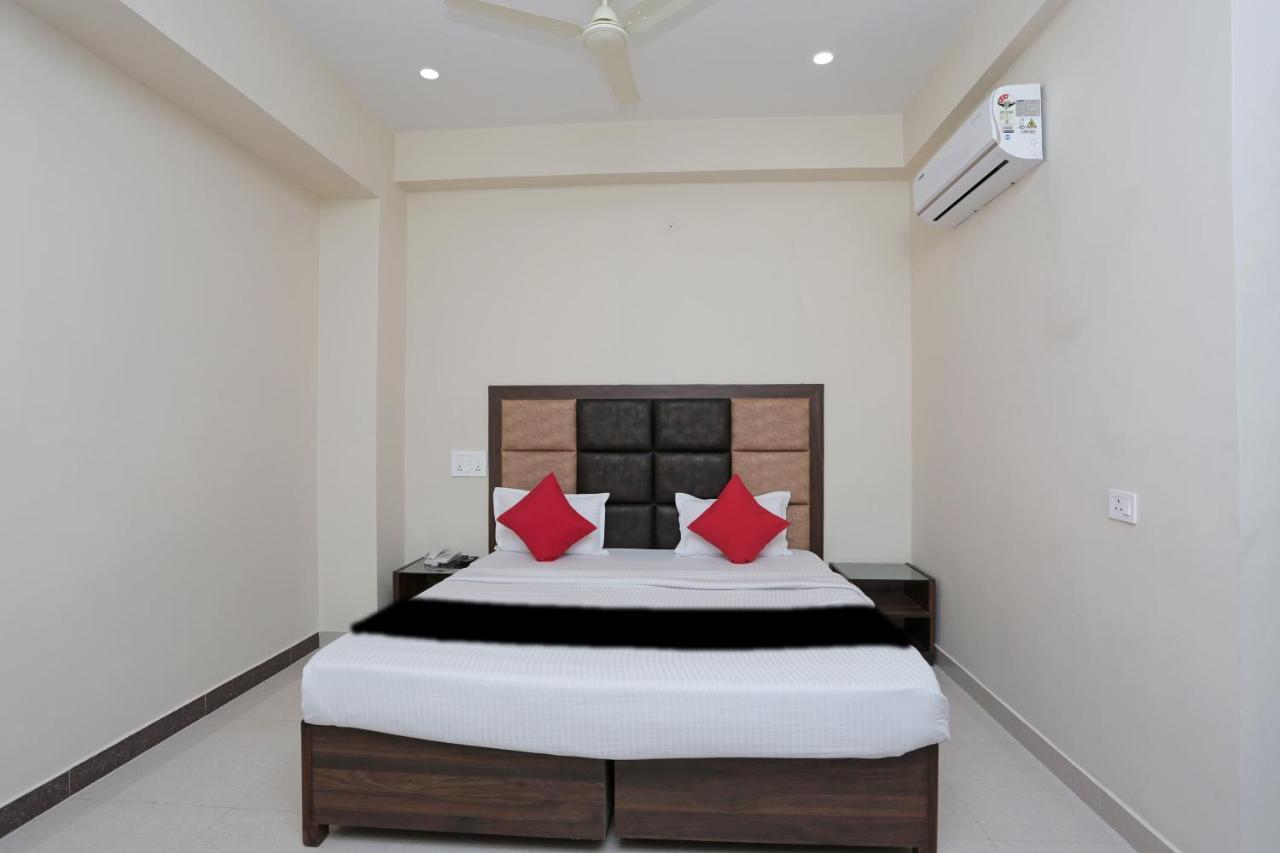 Capital O 37423 Golden Leaf Hotel Dehradun Esterno foto