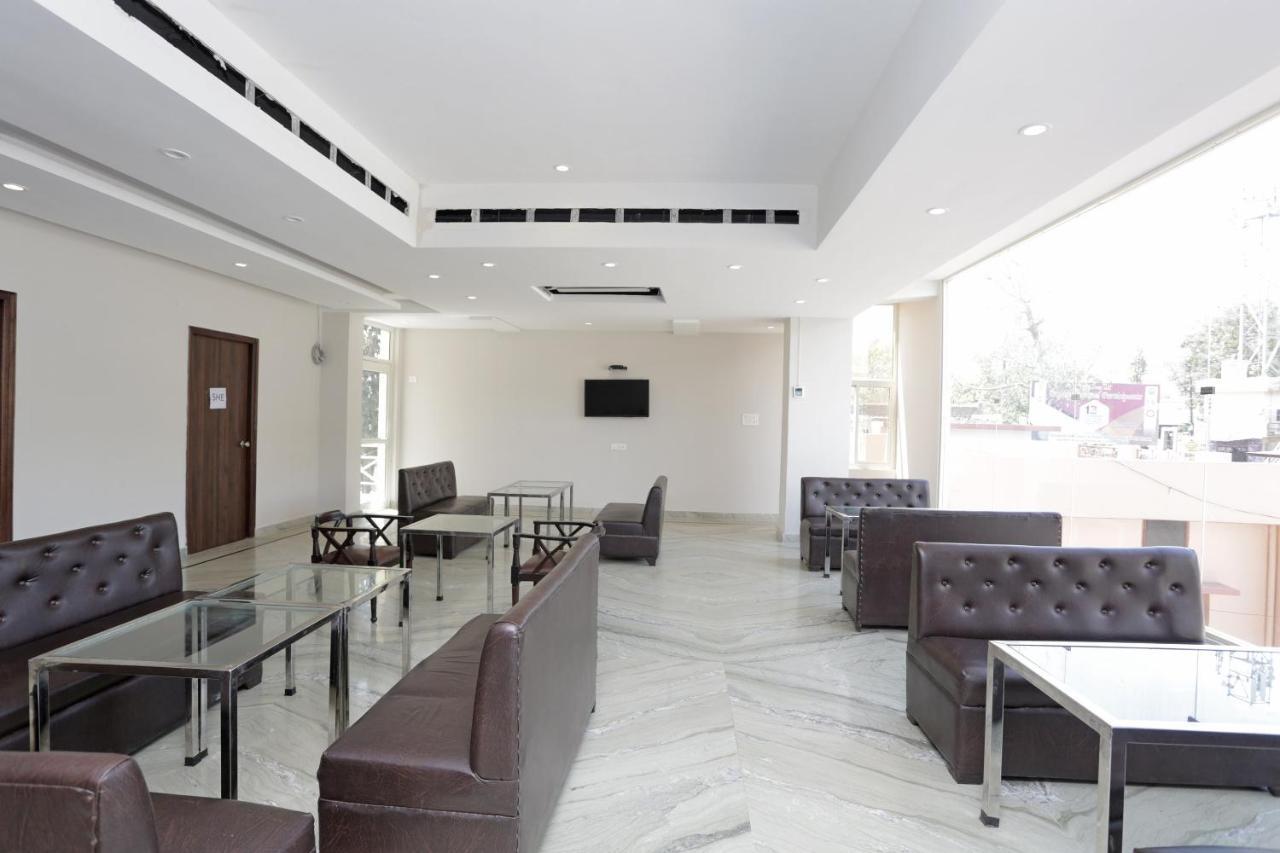 Capital O 37423 Golden Leaf Hotel Dehradun Esterno foto