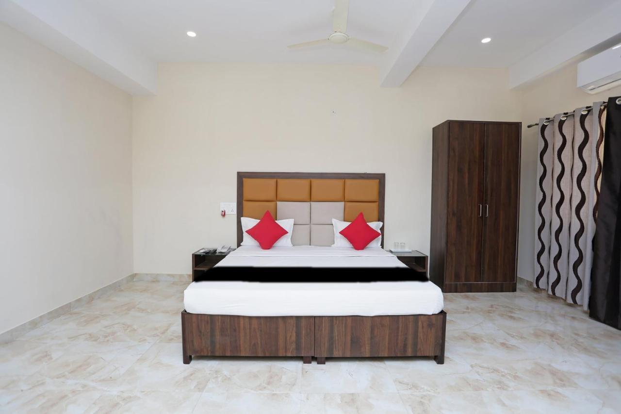 Capital O 37423 Golden Leaf Hotel Dehradun Esterno foto