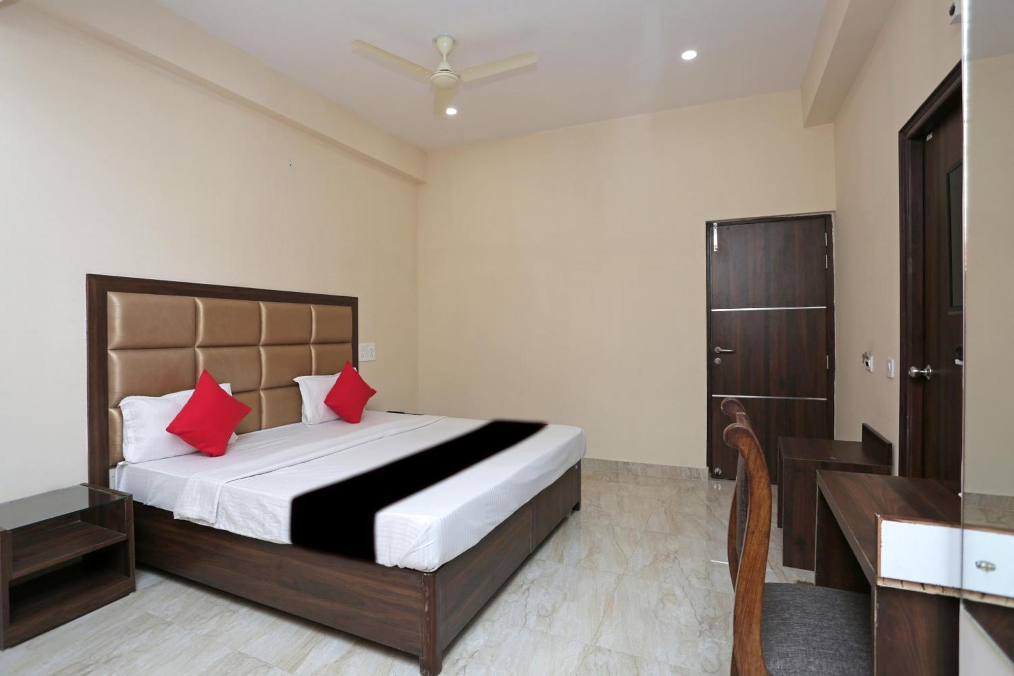 Capital O 37423 Golden Leaf Hotel Dehradun Esterno foto